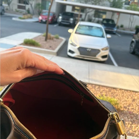 Authentic, Beautiful Louis Vuitton Speedy 35 Bag with Strap Included. - Picture 8 of 14